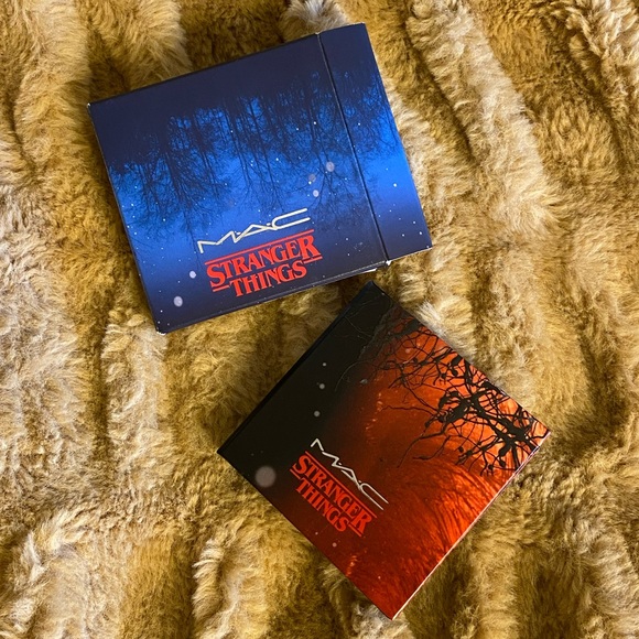 M•A•C LIMITED EDITION STRANGER THINGS BLUSH - Picture 13 of 16